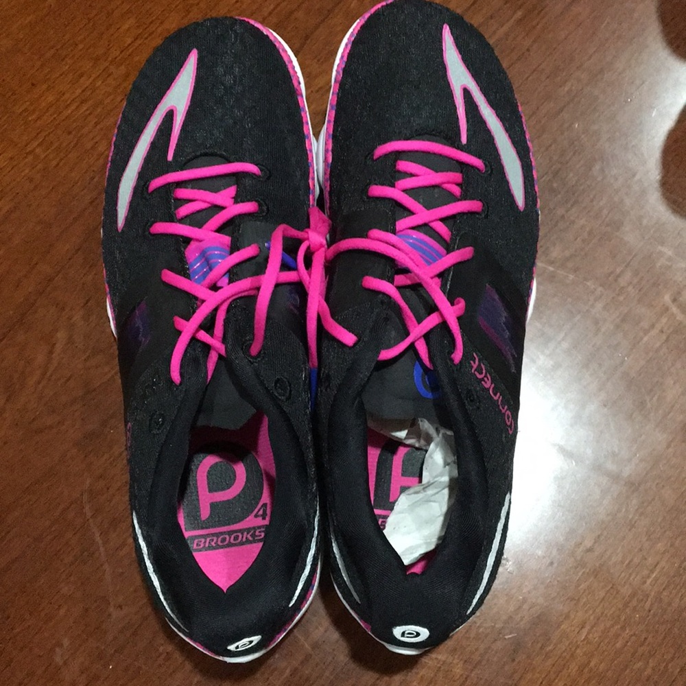 Athletic shoes